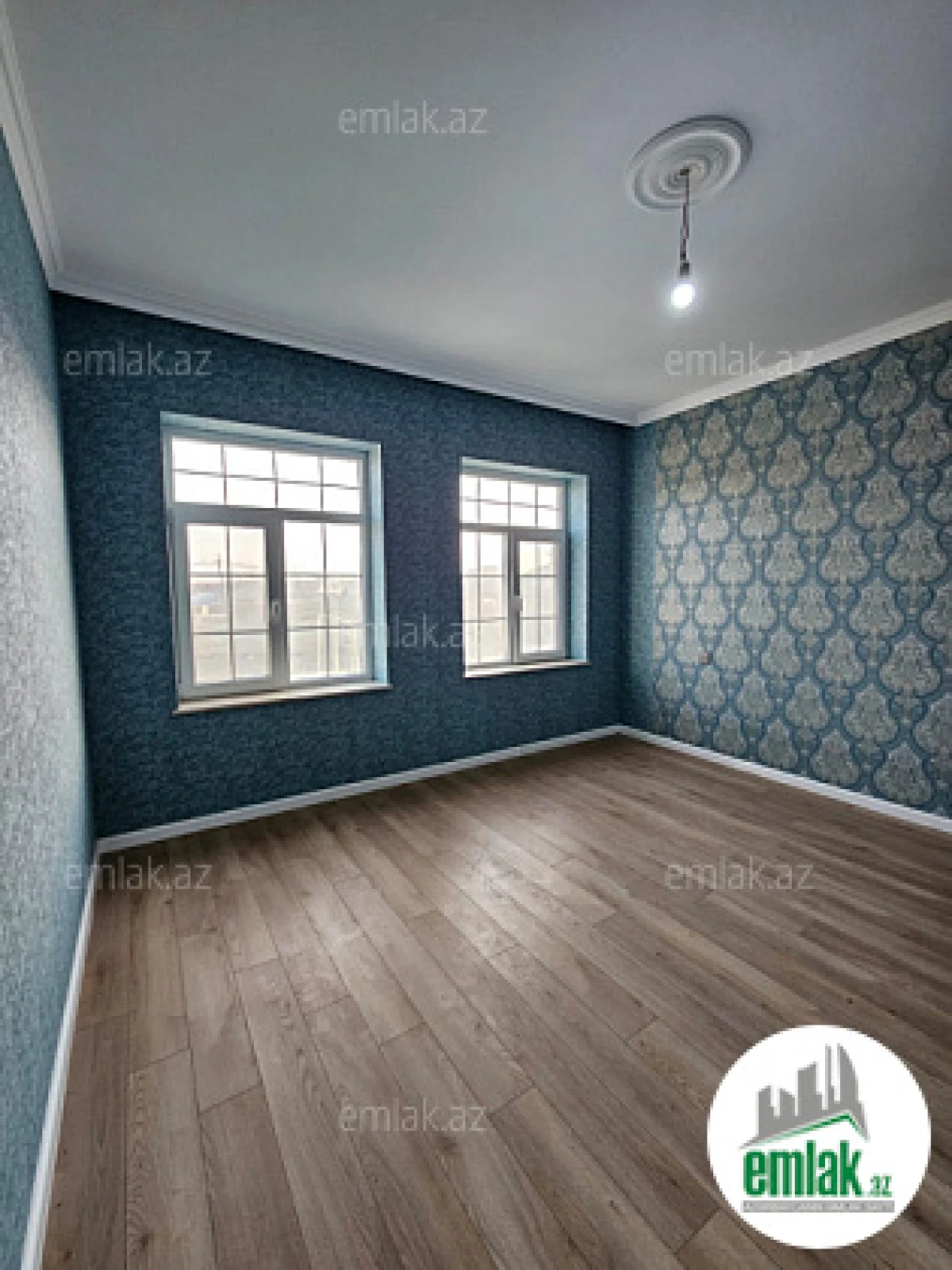 Satılır 4 otaqlı mənzil 220 m²