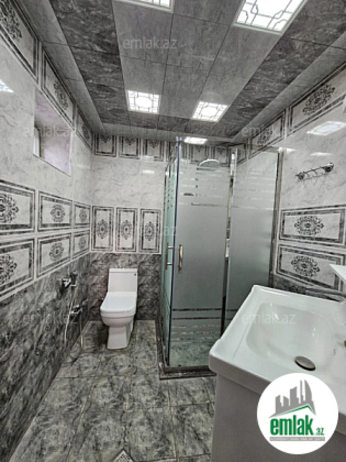 Satılır 4 otaqlı mənzil 220 m²