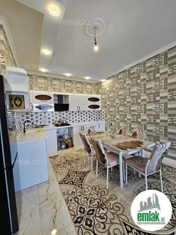 Satılır 4 otaqlı mənzil 220 m²
