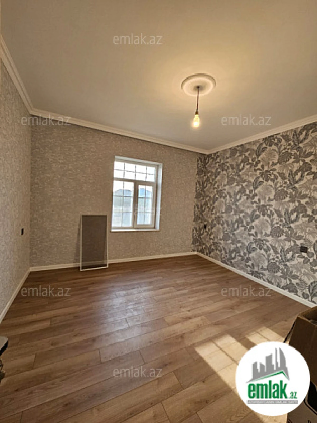 Satılır 4 otaqlı mənzil 220 m²
