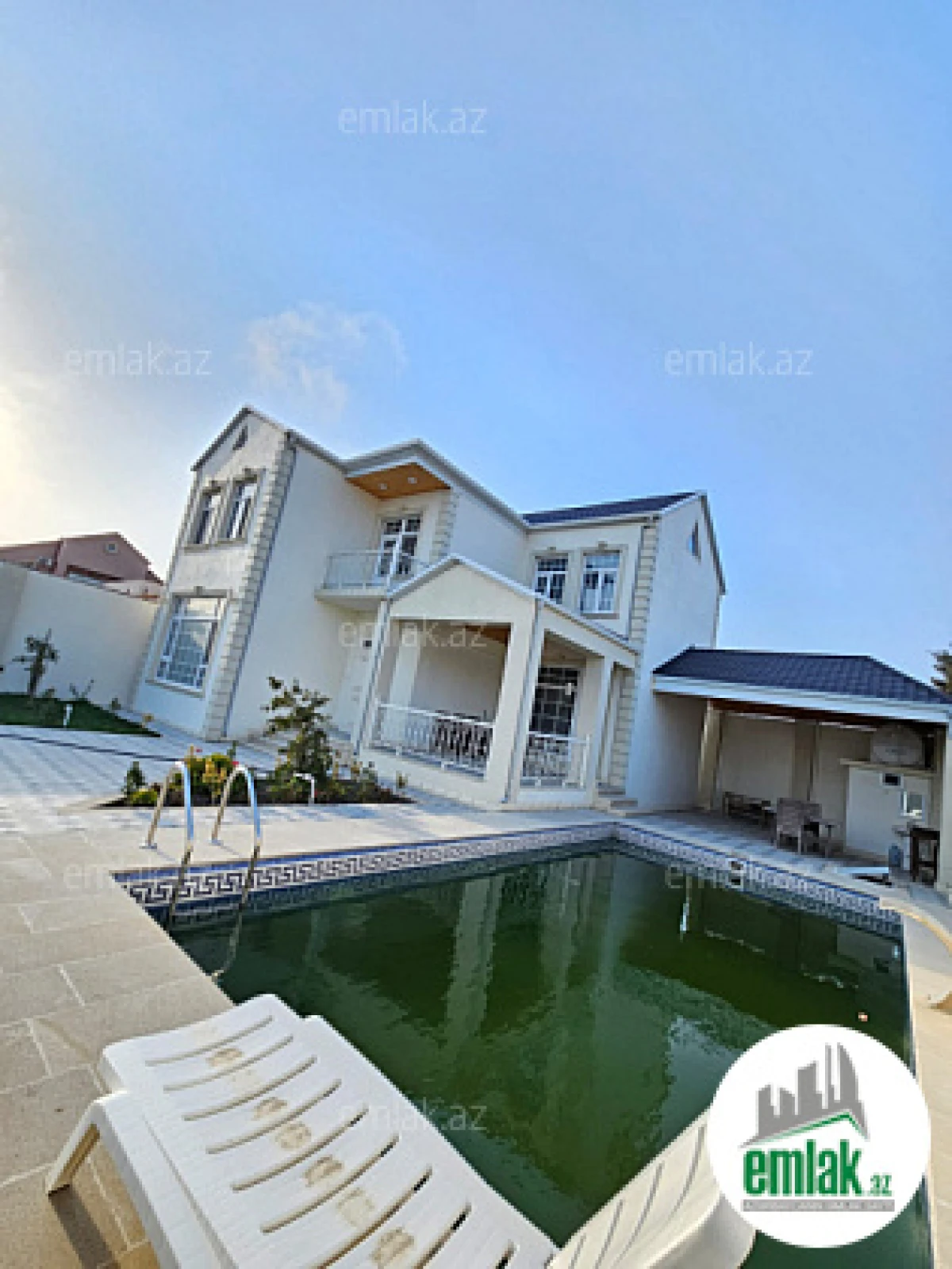 Satılır 4 otaqlı mənzil 220 m²