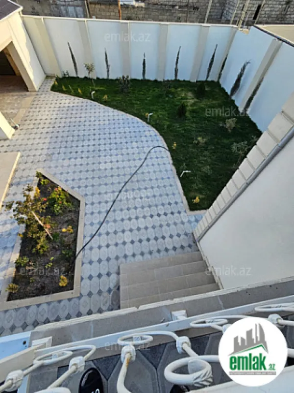 Satılır 4 otaqlı mənzil 220 m²