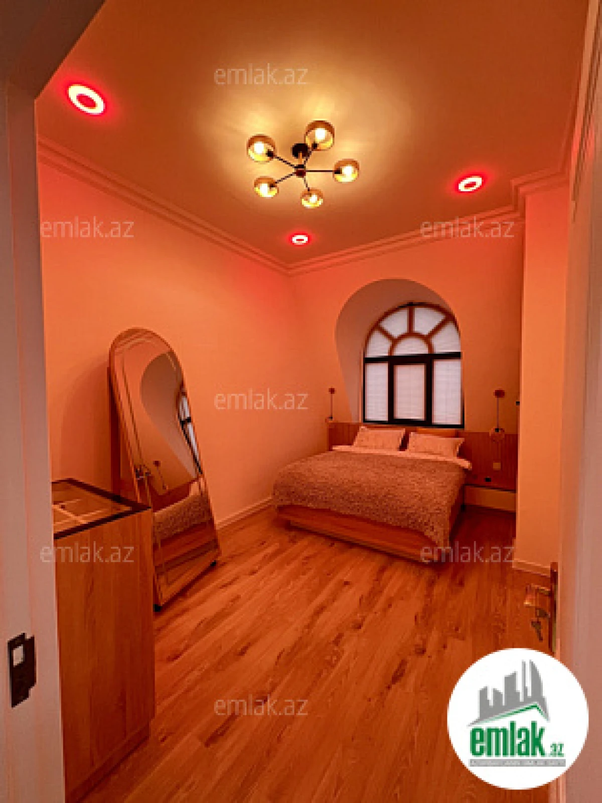 Satılır 2 otaqlı yeni tikili 72.8 m²