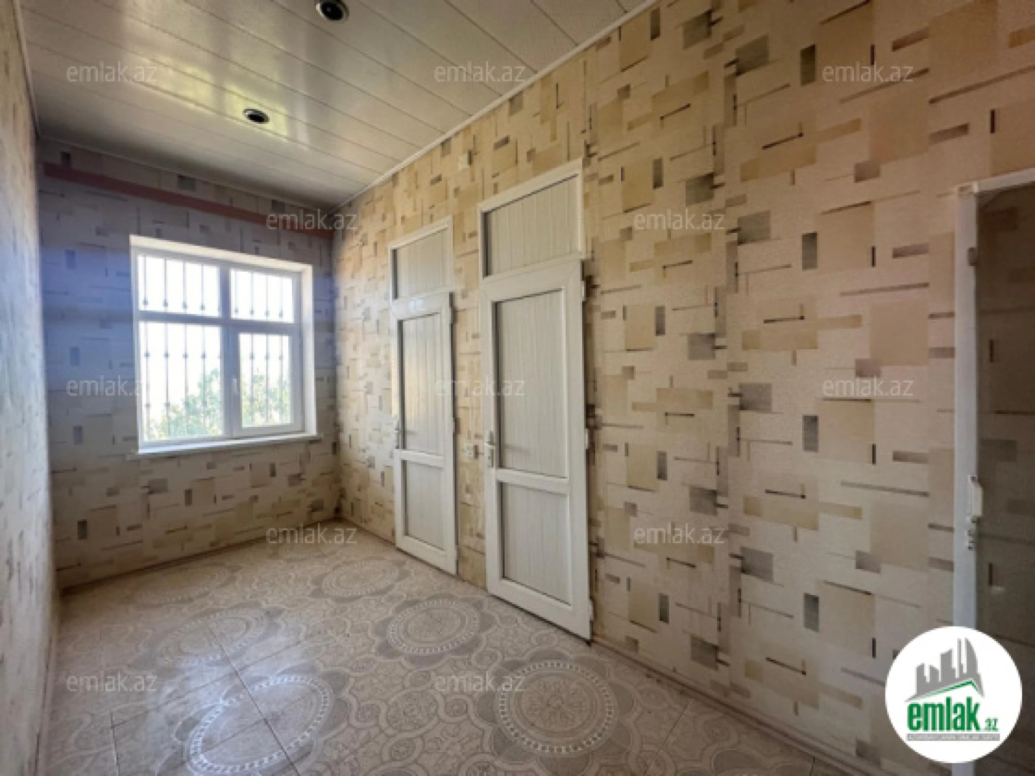 Satılır 6 otaqlı mənzil 180 m²