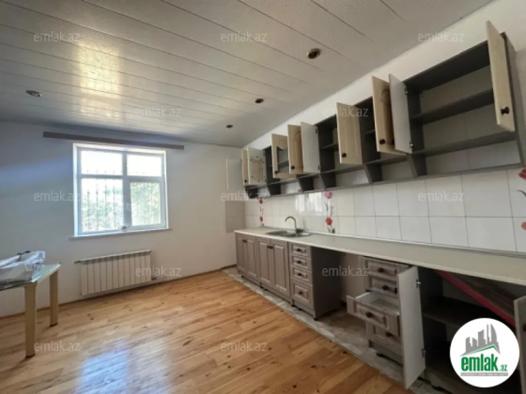 Satılır 6 otaqlı mənzil 180 m²