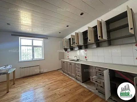 Satılır 6 otaqlı mənzil 180 m²