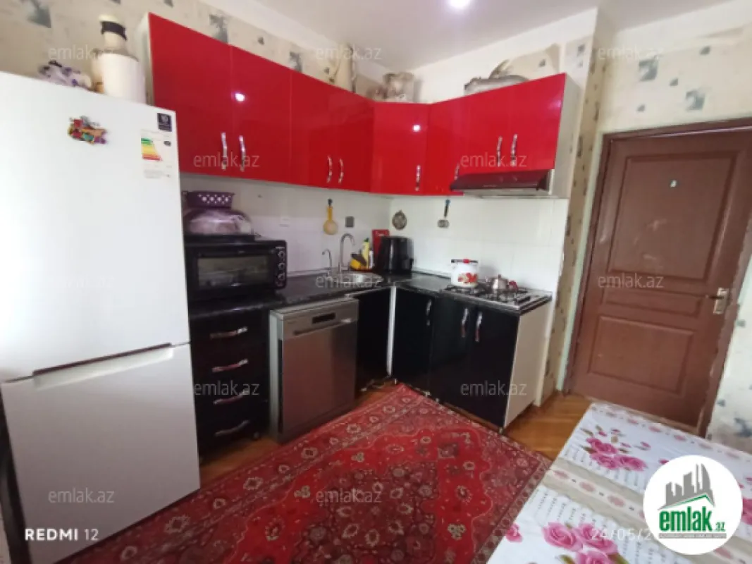 Satılır 4 otaqlı köhnə tikili 99 m²