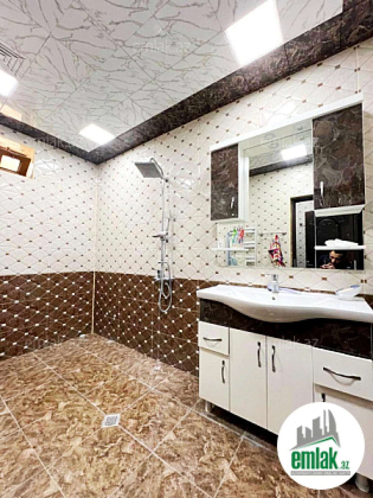 Satılır 6 otaqlı həyət evi 250 m²