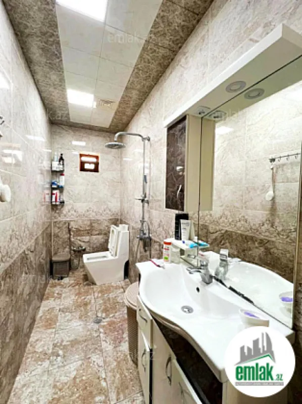 Satılır 6 otaqlı həyət evi 250 m²