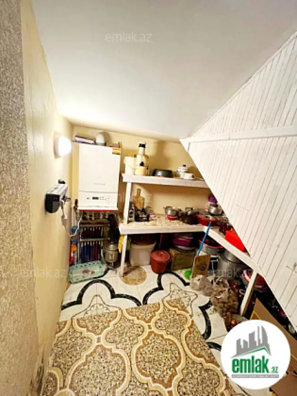 Satılır 6 otaqlı həyət evi 250 m²