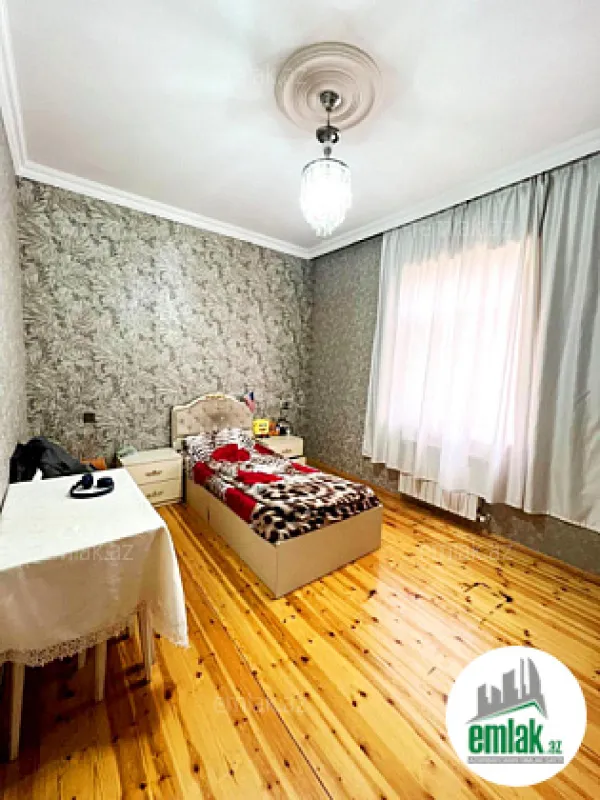 Satılır 6 otaqlı həyət evi 250 m²