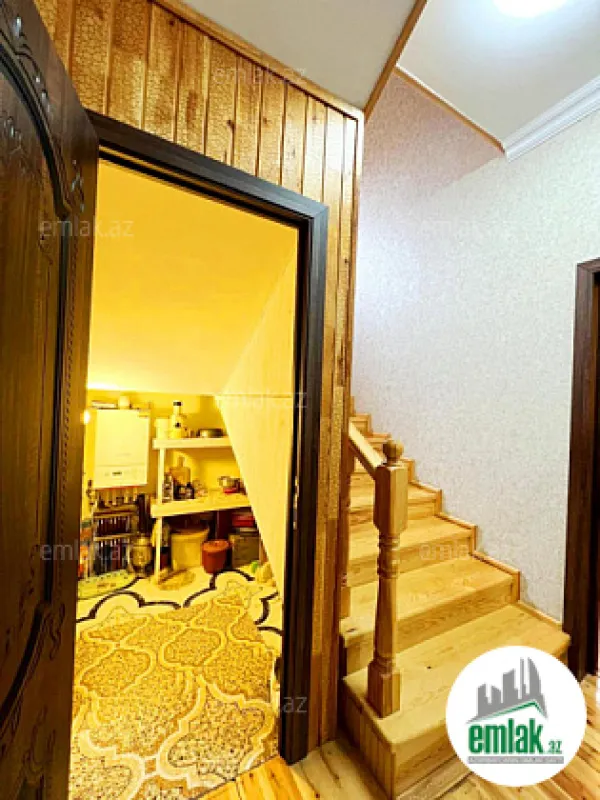 Satılır 6 otaqlı həyət evi 250 m²