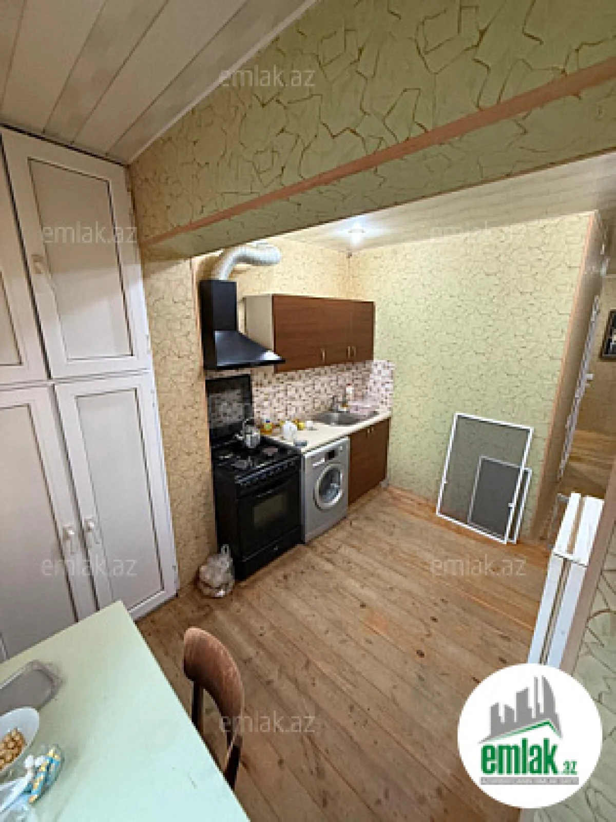 Satılır 4 otaqlı köhnə tikili 100 m²