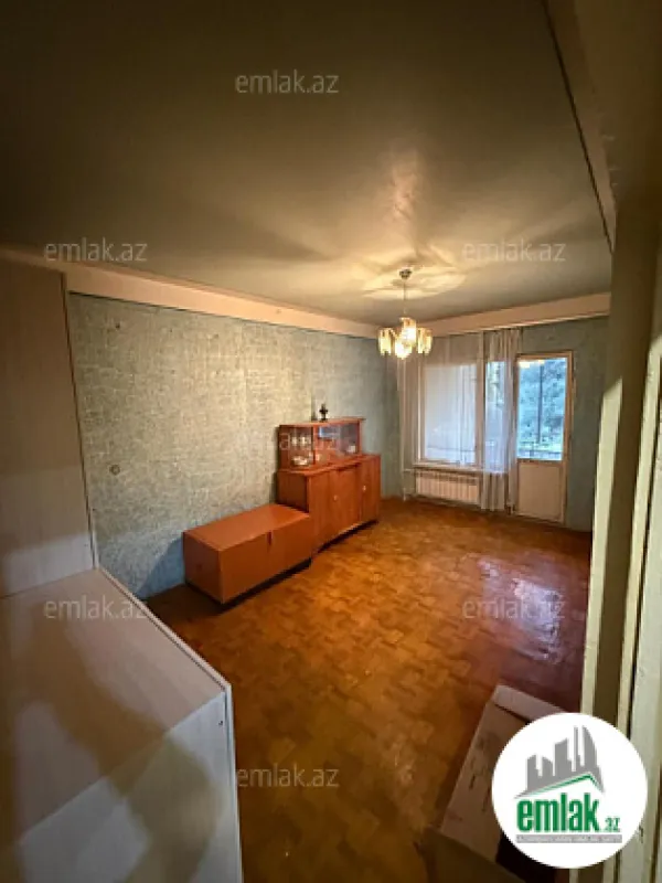 Satılır 4 otaqlı köhnə tikili 100 m²