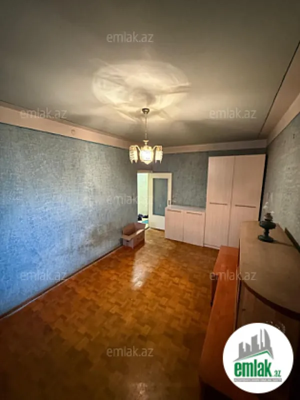 Satılır 4 otaqlı köhnə tikili 100 m²