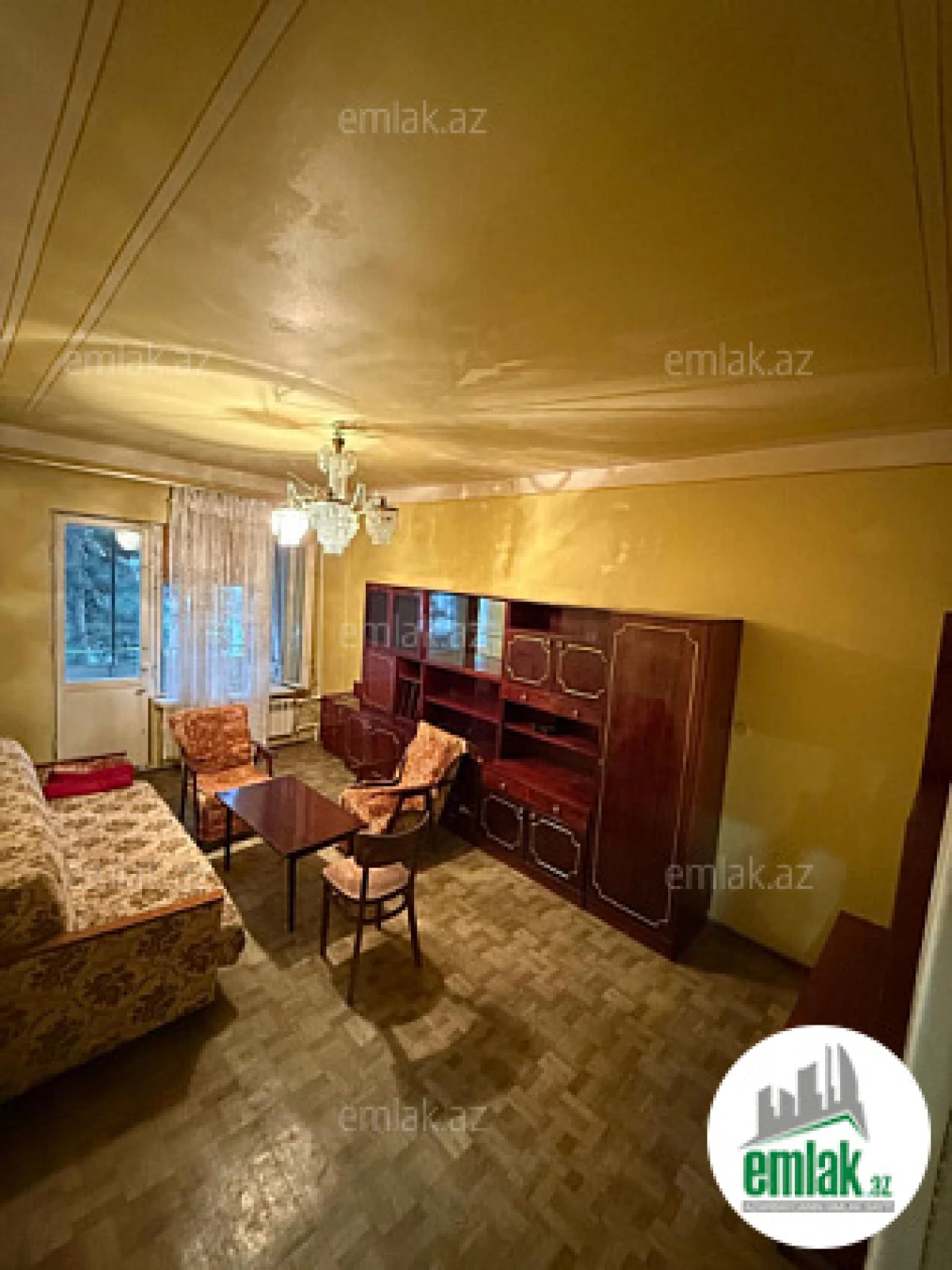 Satılır 4 otaqlı köhnə tikili 100 m²