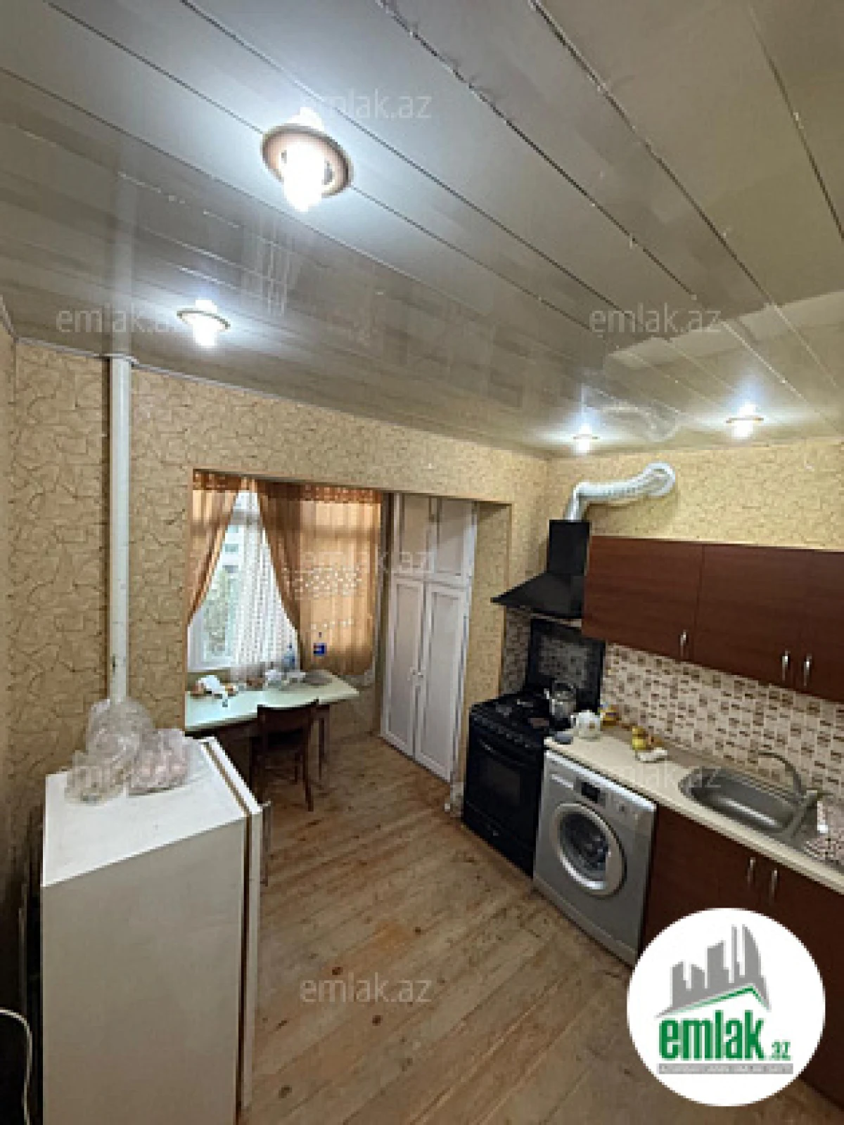 Satılır 4 otaqlı köhnə tikili 100 m²