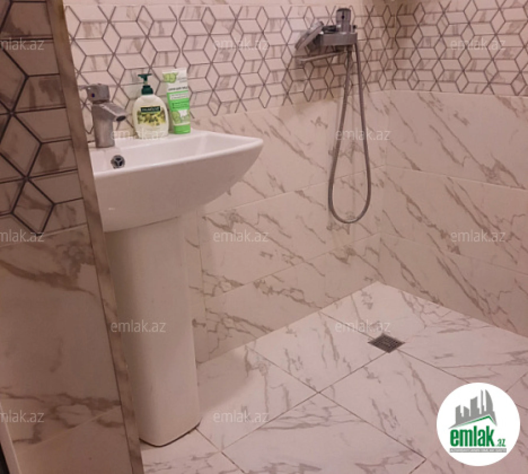 Satılır 4 otaqlı həyət evi 120 m²