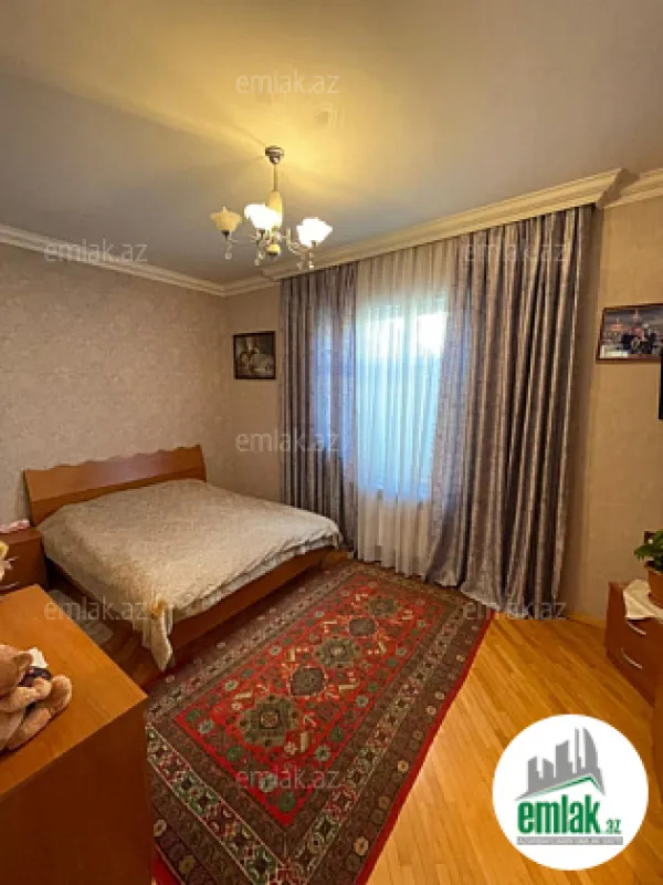 Satılır 8 otaqlı həyət evi 280 m²