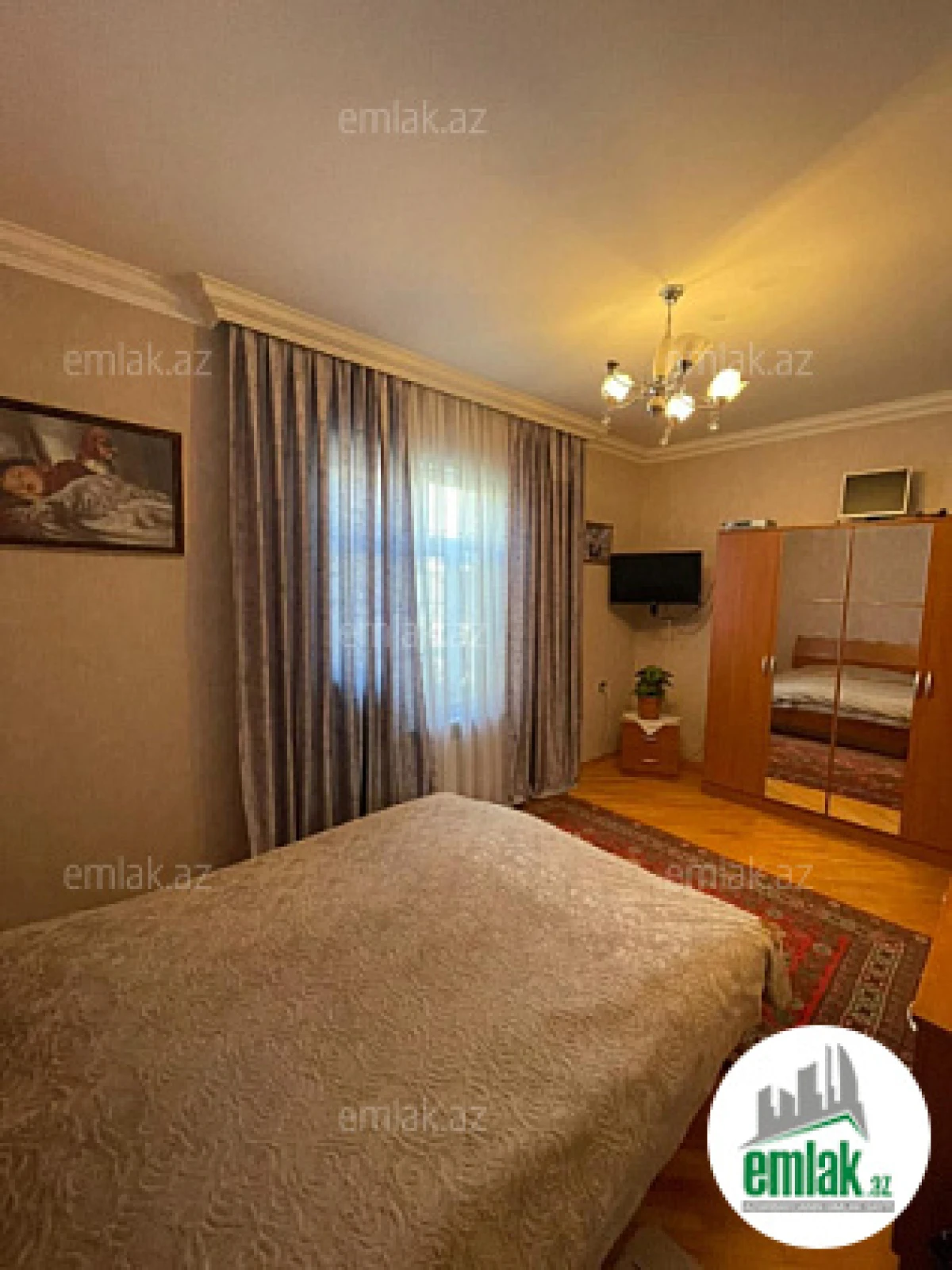 Satılır 8 otaqlı həyət evi 280 m²