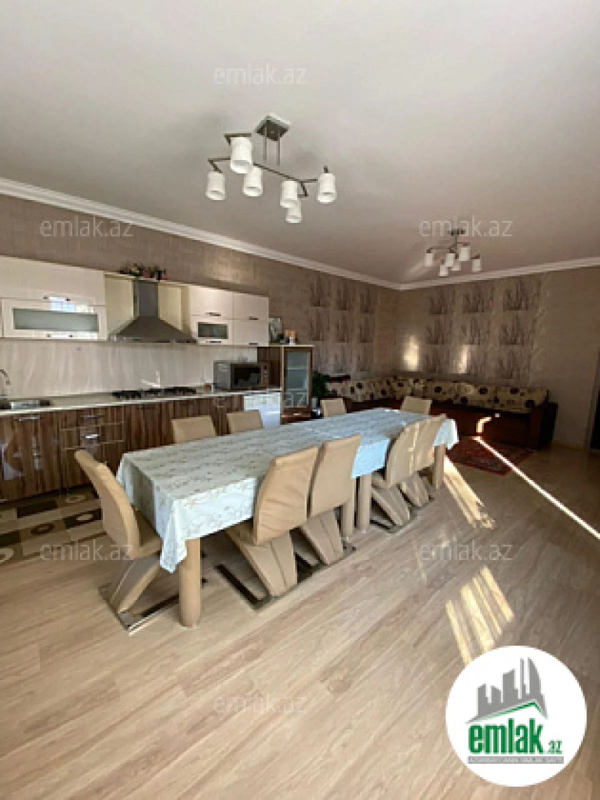 Satılır 8 otaqlı həyət evi 280 m²