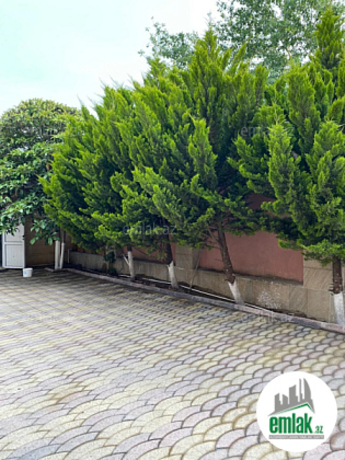 Satılır 8 otaqlı həyət evi 280 m²