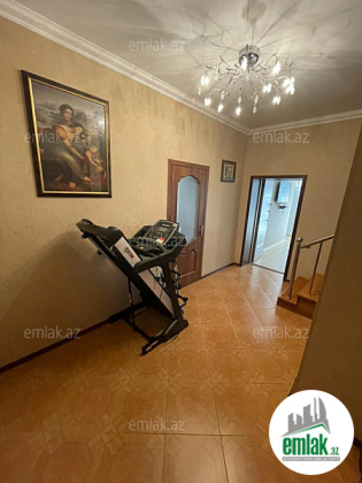 Satılır 8 otaqlı həyət evi 280 m²