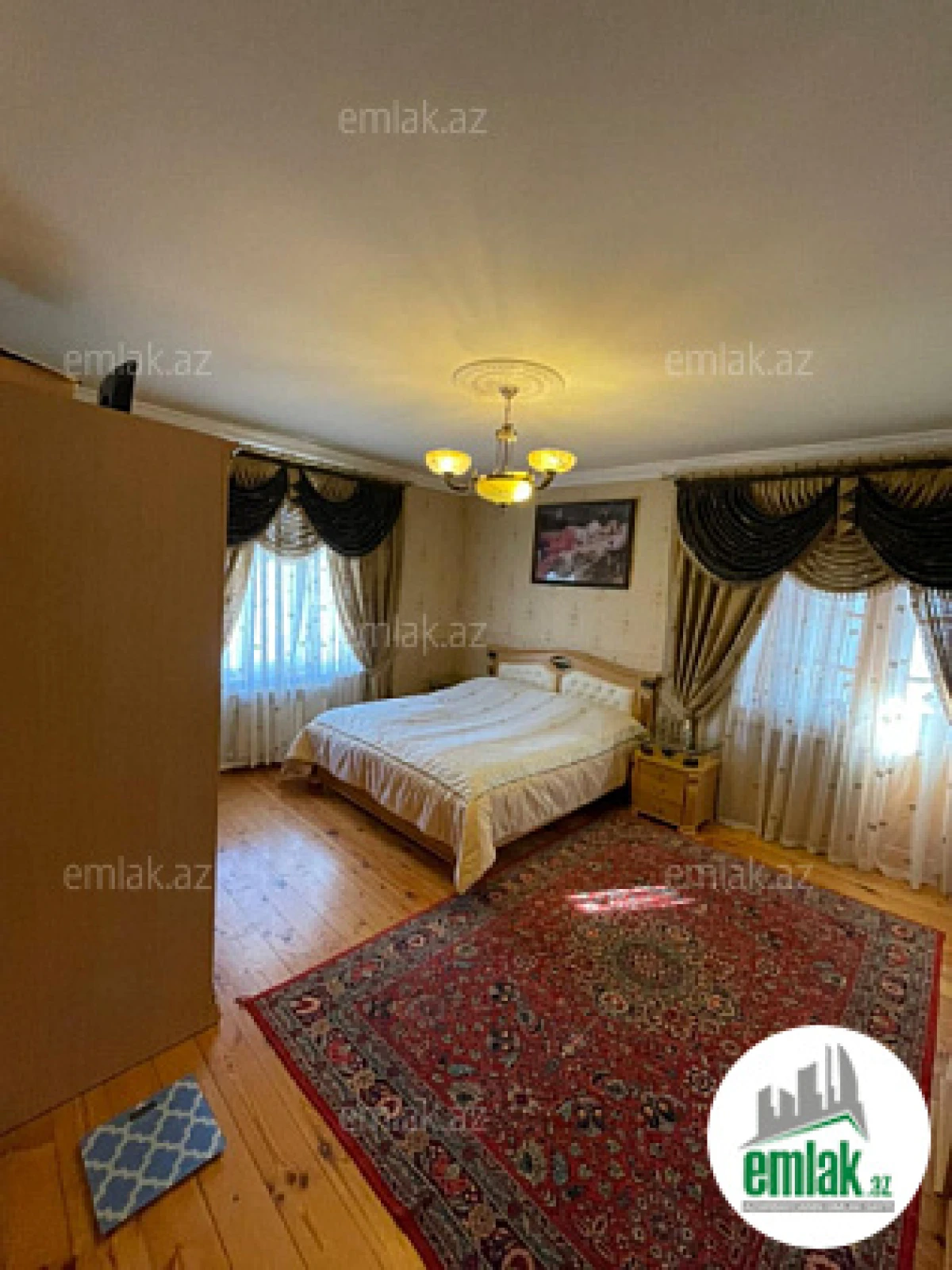 Satılır 8 otaqlı həyət evi 280 m²