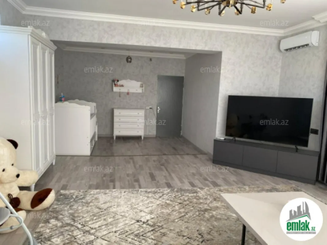 Satılır 8 otaqlı həyət evi 280 m²