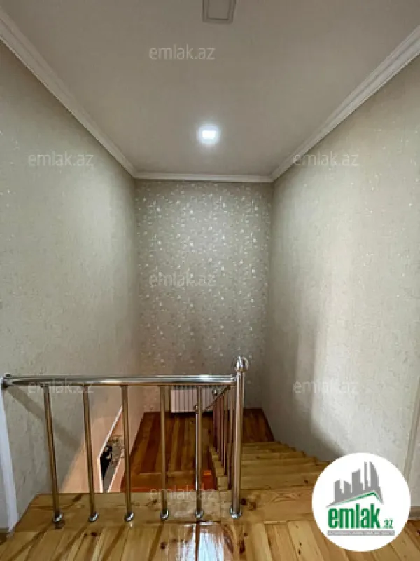 Satılır 8 otaqlı həyət evi 280 m²
