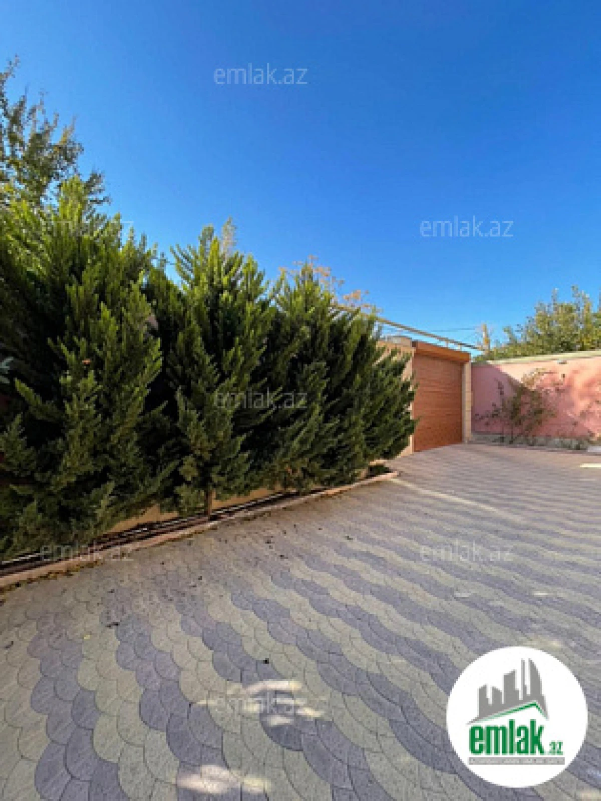 Satılır 8 otaqlı həyət evi 280 m²