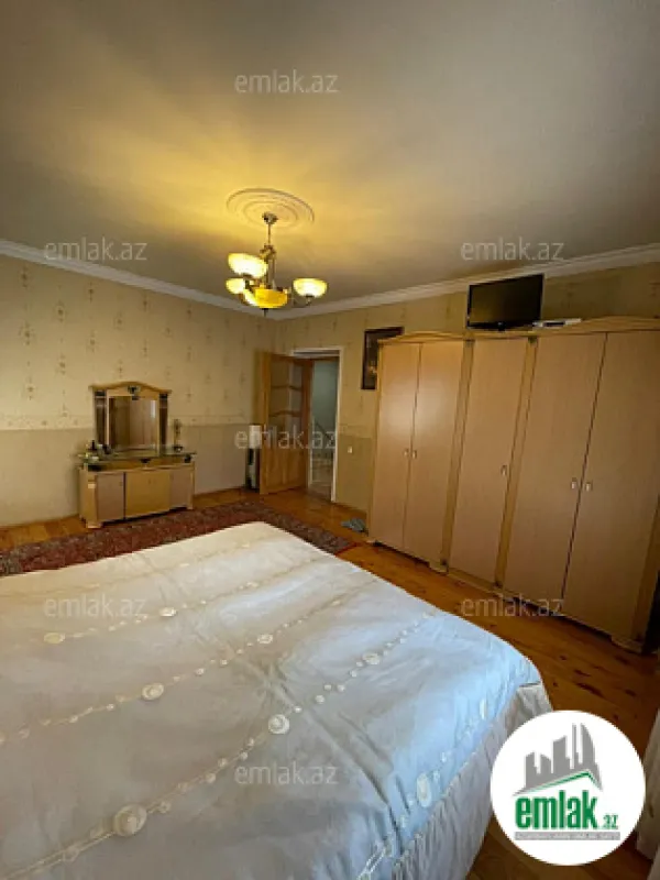 Satılır 8 otaqlı həyət evi 280 m²