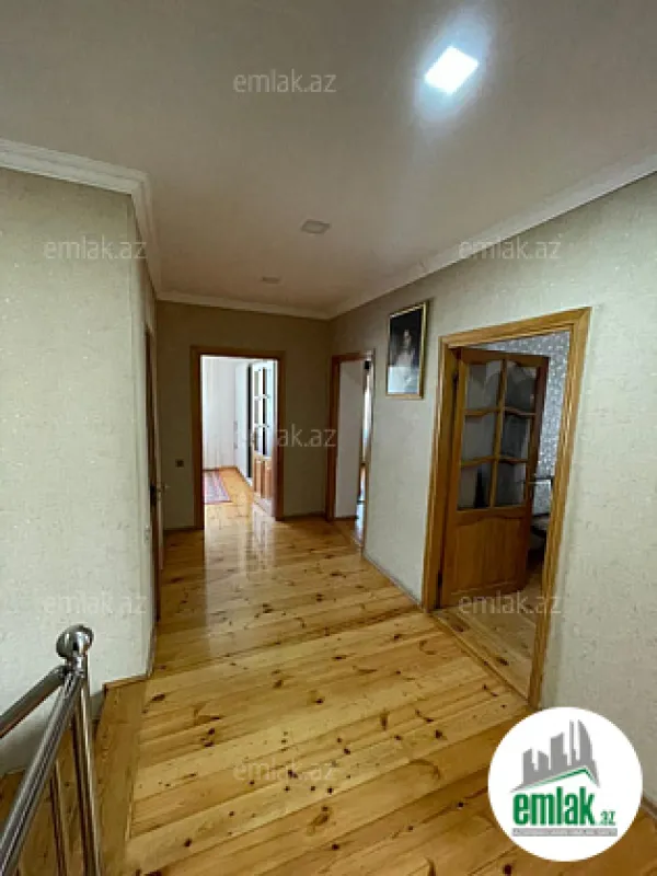 Satılır 8 otaqlı həyət evi 280 m²
