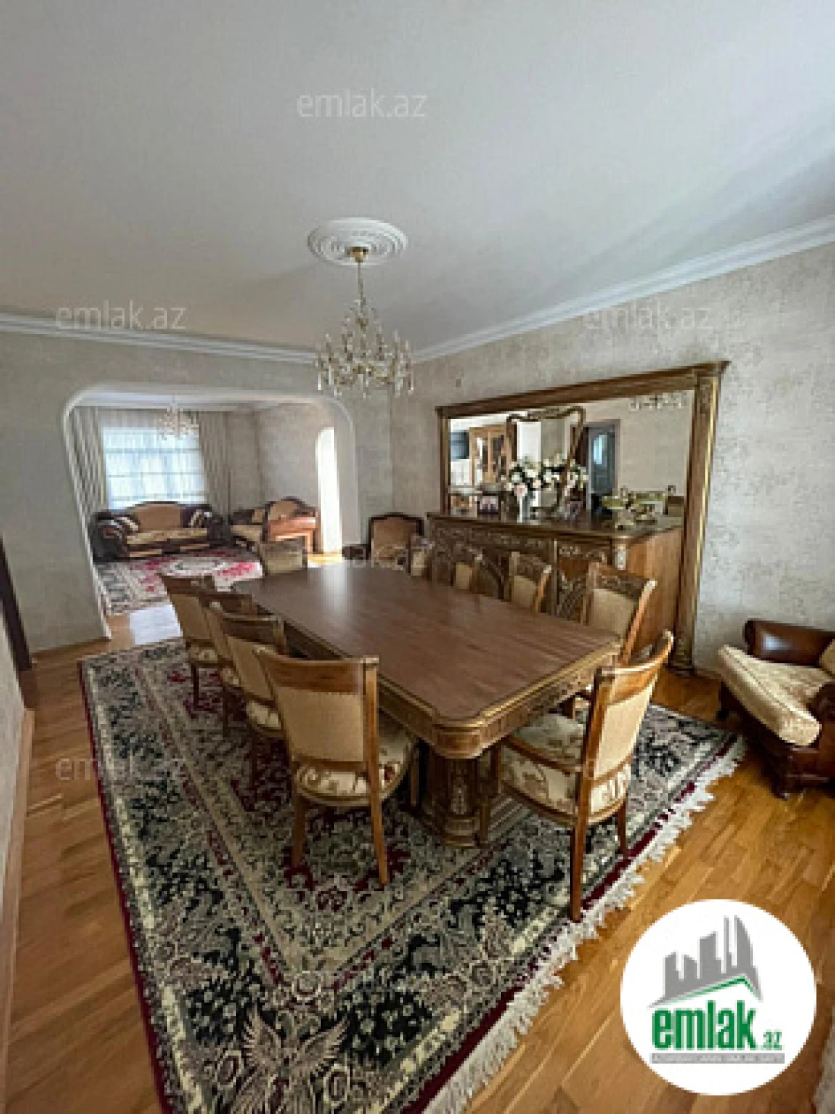 Satılır 8 otaqlı həyət evi 280 m²