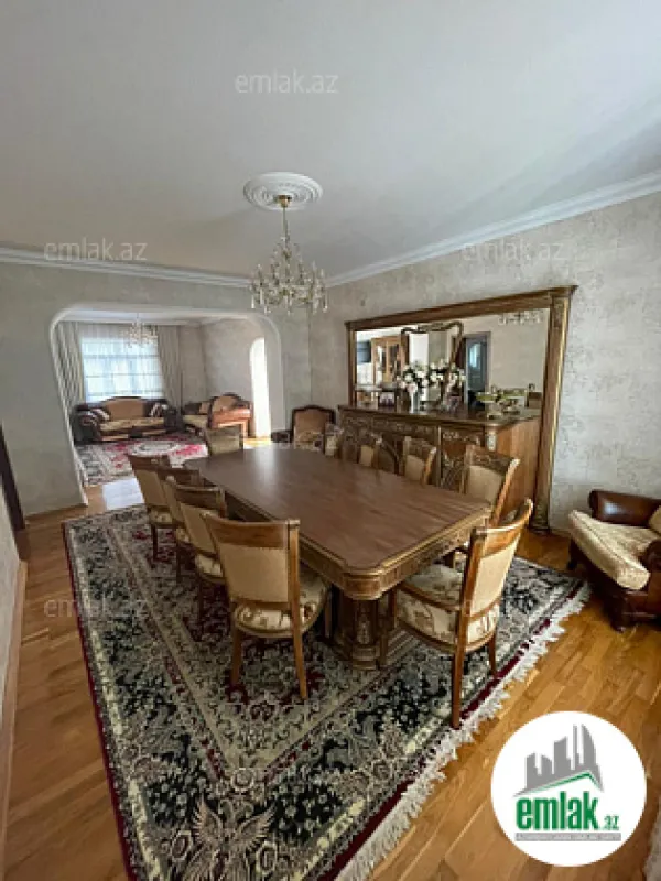 Satılır 8 otaqlı həyət evi 280 m²
