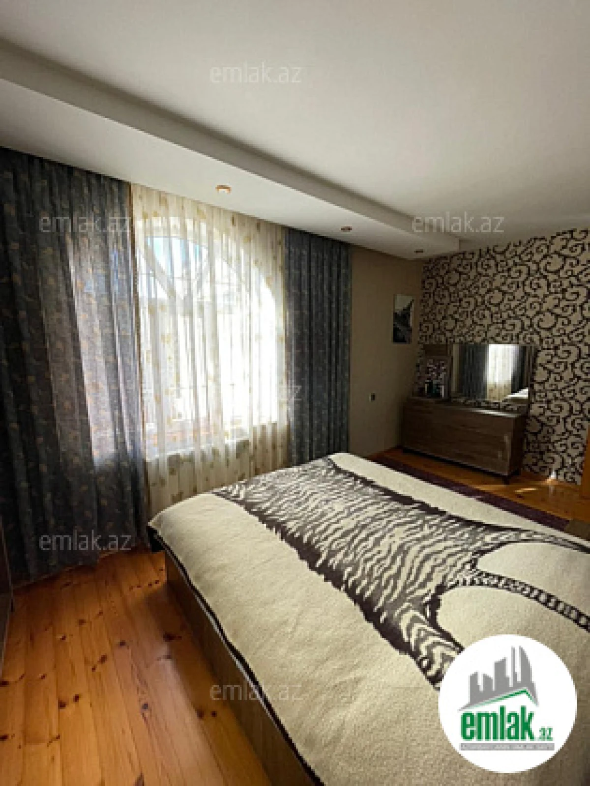 Satılır 8 otaqlı həyət evi 280 m²