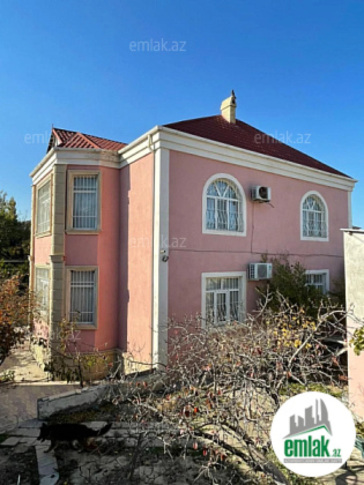 Satılır 8 otaqlı həyət evi 280 m²