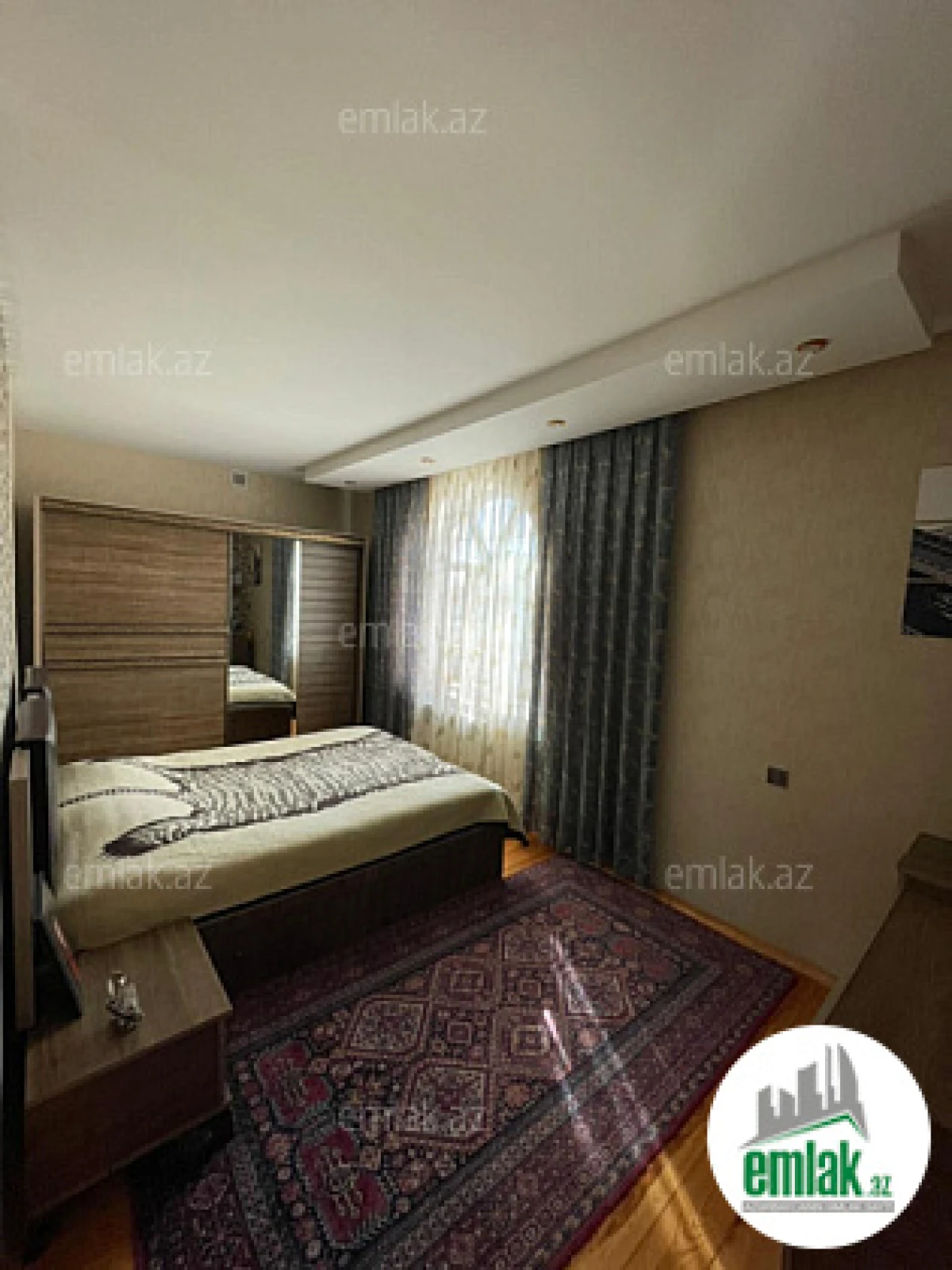 Satılır 8 otaqlı həyət evi 280 m²
