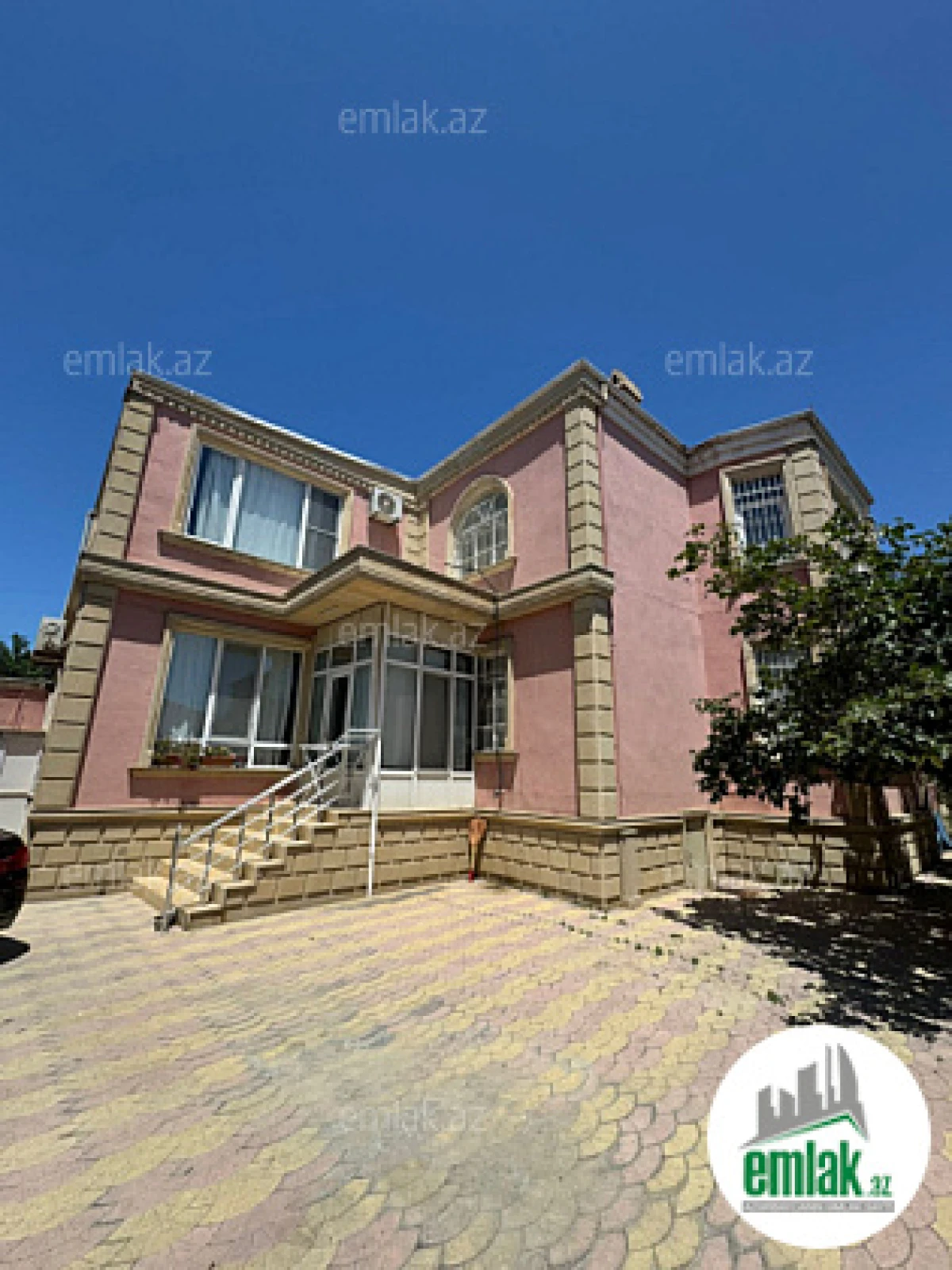 Satılır 8 otaqlı həyət evi 280 m²