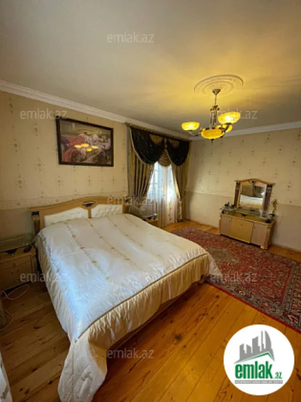 Satılır 8 otaqlı həyət evi 280 m²