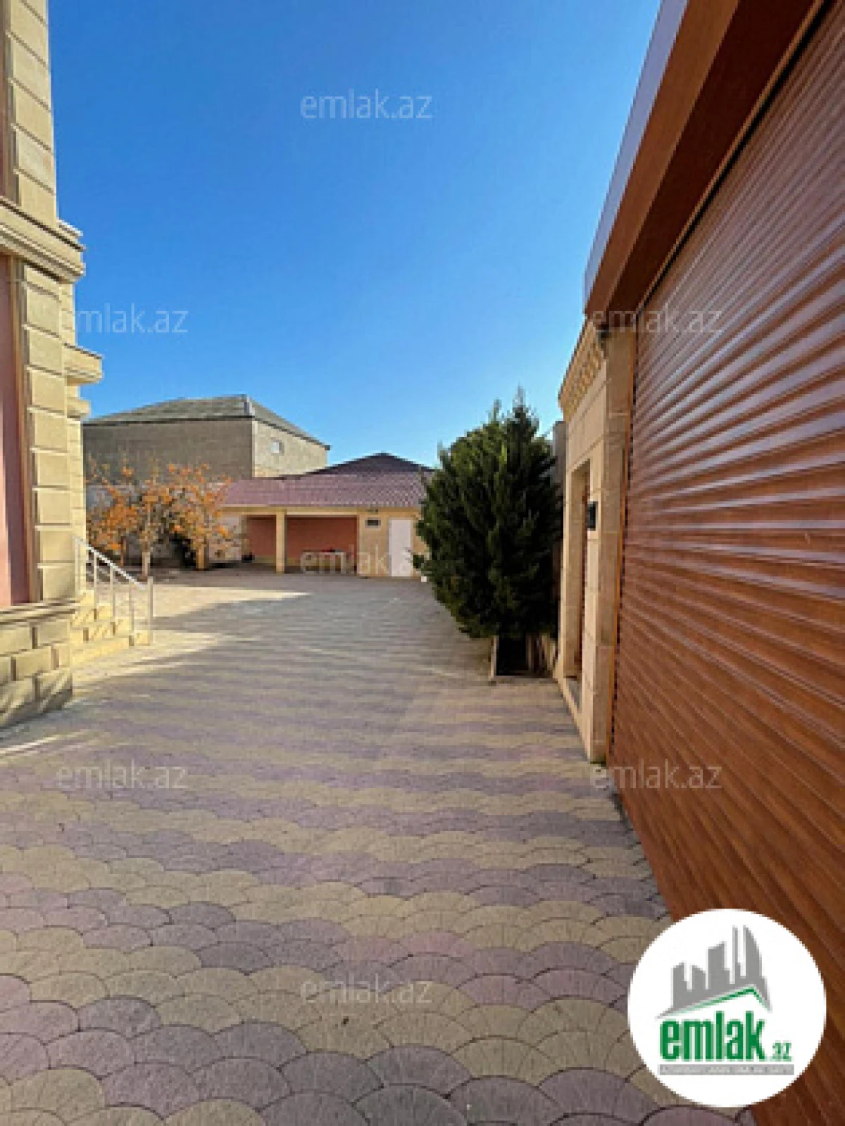 Satılır 8 otaqlı həyət evi 280 m²