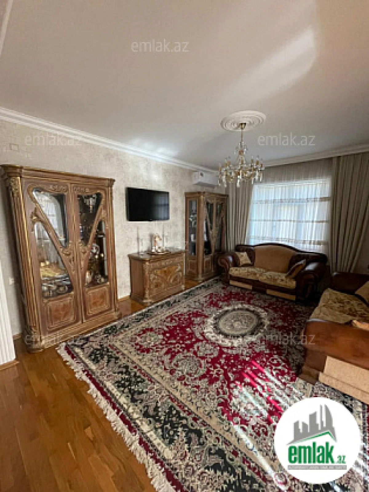 Satılır 8 otaqlı həyət evi 280 m²