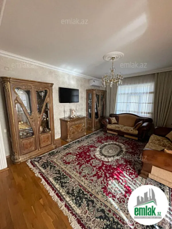Satılır 8 otaqlı həyət evi 280 m²