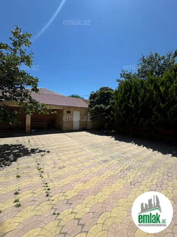 Satılır 8 otaqlı həyət evi 280 m²