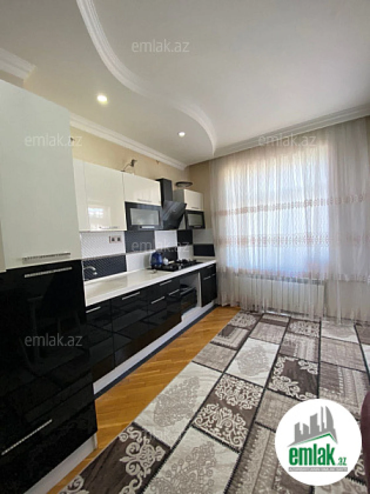 Satılır 4 otaqlı yeni tikili 135 m²
