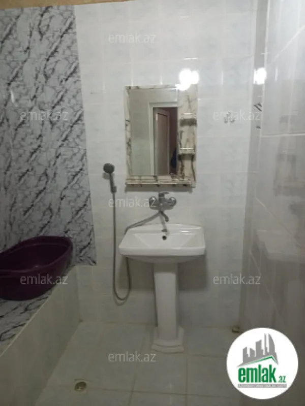 Satılır 2 otaqlı köhnə tikili 65 m²