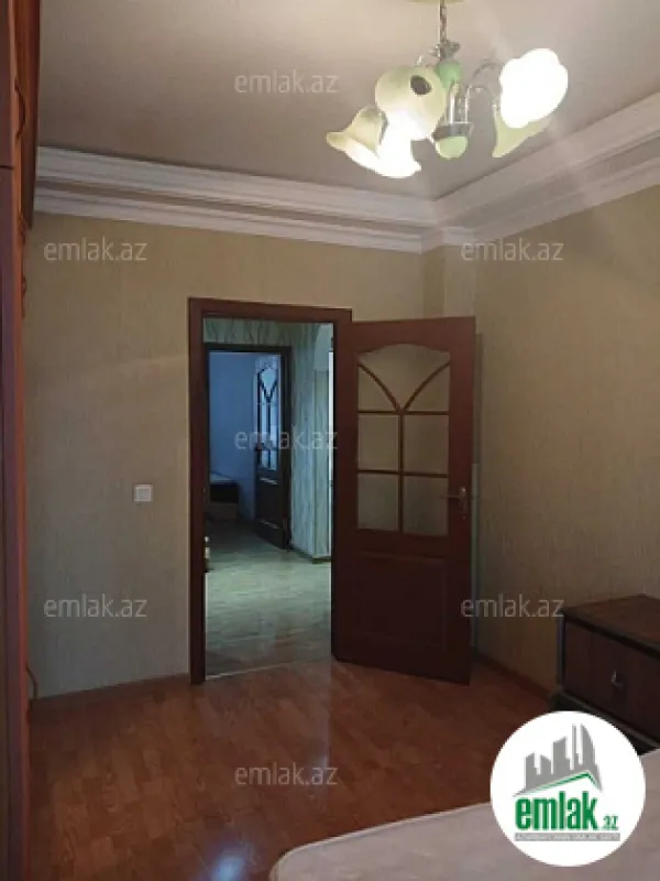 Satılır 3 otaqlı köhnə tikili 90 m²