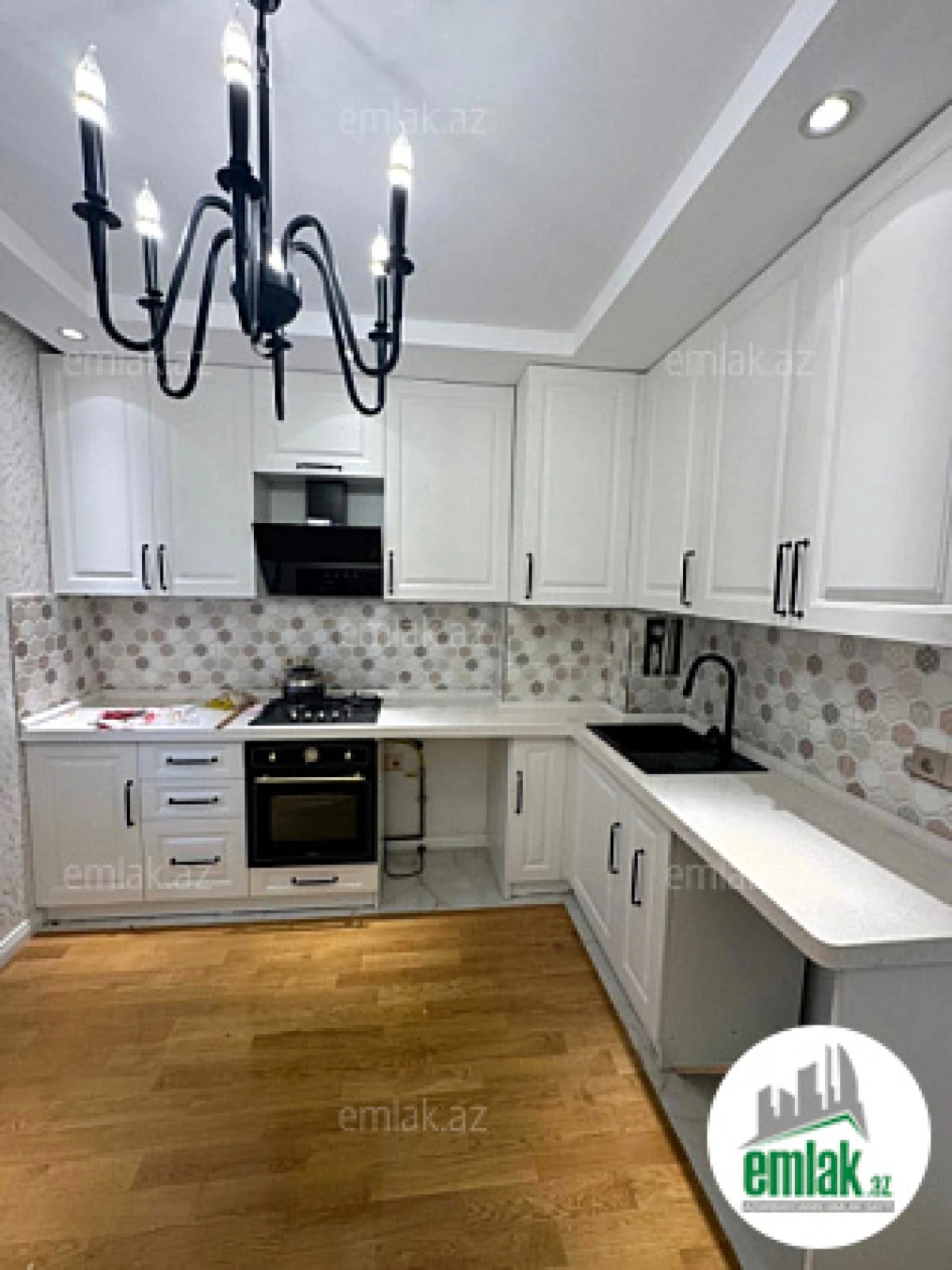 Satılır 3 otaqlı köhnə tikili 92 m²