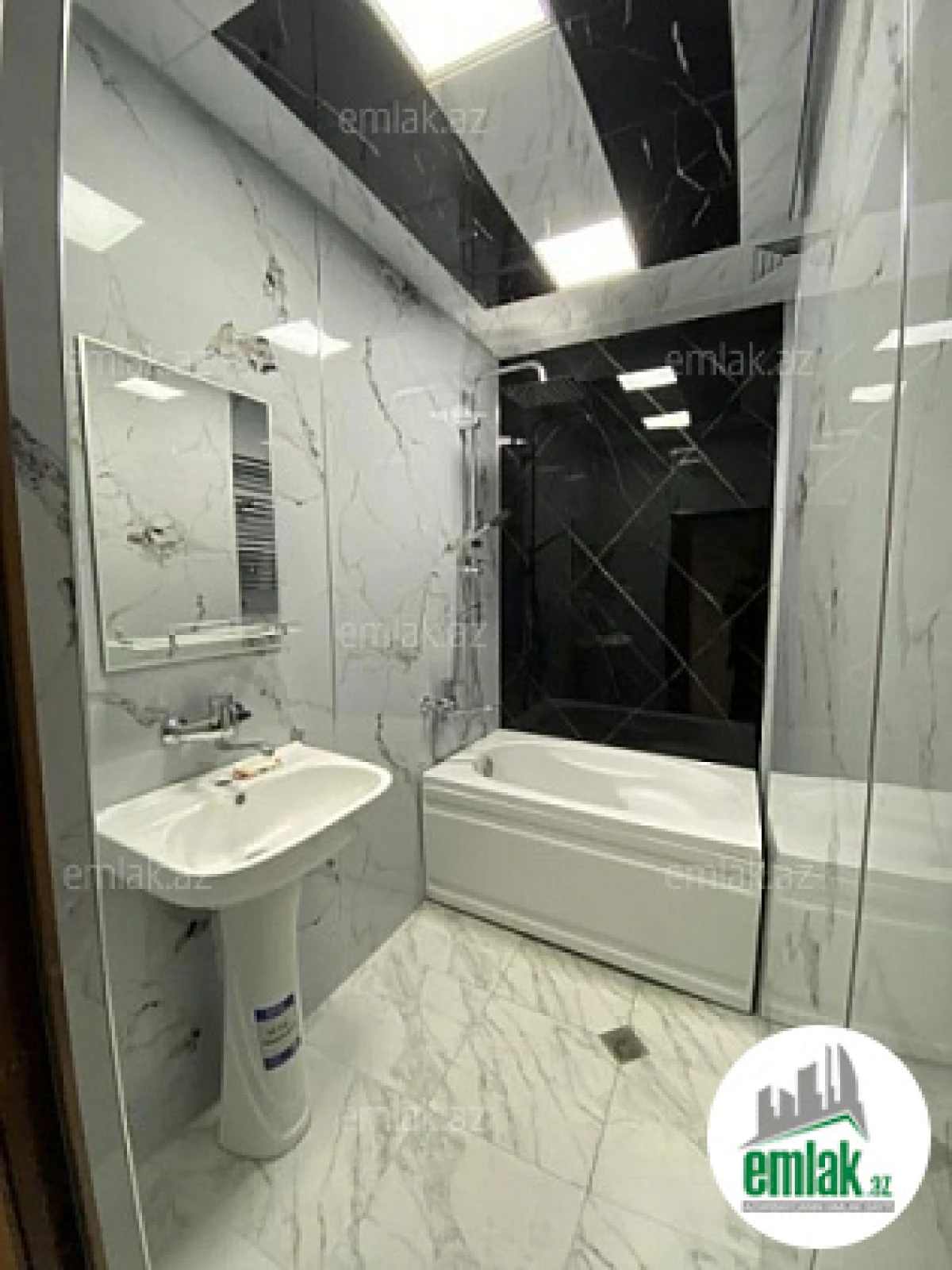 Satılır 2 otaqlı köhnə tikili 70 m²