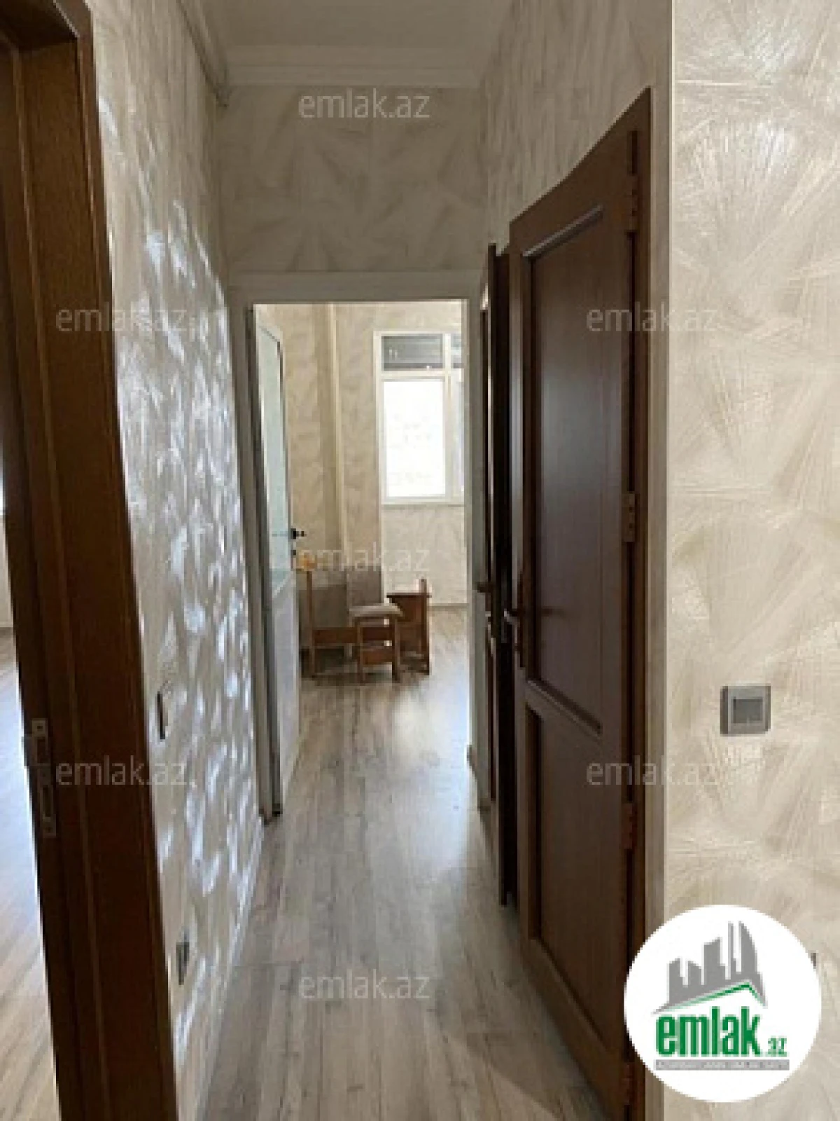 Satılır 2 otaqlı köhnə tikili 70 m²